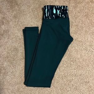 Lululemon Wunder Under size 6 leggings